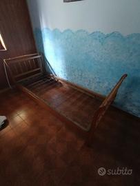 2 letti singoli in legno