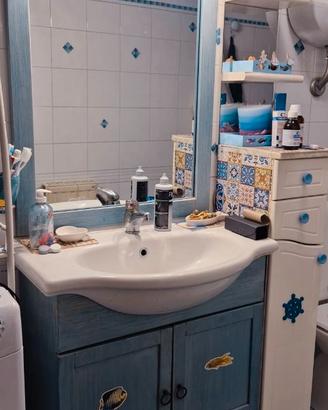 mobile bagno con specchiera