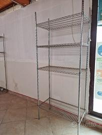 scaffali cromati in acciaio 
