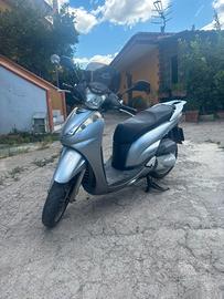 SH300i GRIGIO TENUTO IN OTTIME CONDIZONI