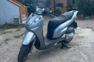 SH300i GRIGIO TENUTO IN OTTIME CONDIZONI