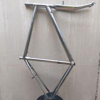telaio alluminio con forcelle acciaio specialised