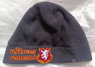 CAPPELLO ZUCCOTTO IN PILE ULTRAS ROMANI