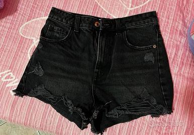 Shorts jeans neri strappati