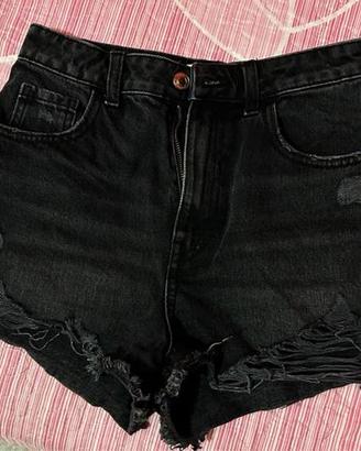 Shorts jeans neri strappati