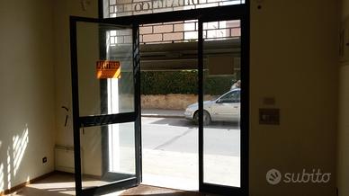 Locale uso commerciale