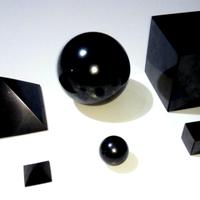 Pietre in Shungite, piramide sfera cubo ciondoli