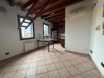 MIRA Miniappartamento comodo ai servizi