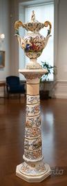 Colonna con potiche d'antiquariato Capodimonte 