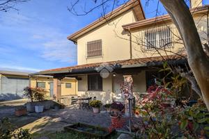 BIFAMILIARE A QUARTO D'ALTINO