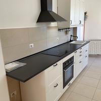 Cucina lineare completa di elettrodomestici