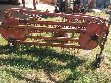 Gira fieno funzionante per voltare e arieggiare