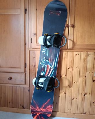 snowboard 155 cm più attacchi 