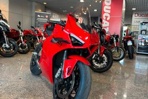 Ducati Panigale V4 con Akrapovic