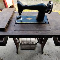 Antica macchina da cucire Singer