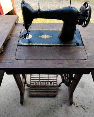 Antica macchina da cucire Singer