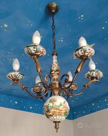 Lampadario in ottone e ceramica