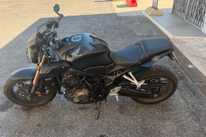 Honda CB650R 2022 nera, 33.000 km, kit A2 Honda