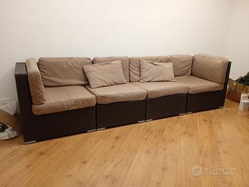 Divano modulare in rattan/ in omaggio 6 sgabelli