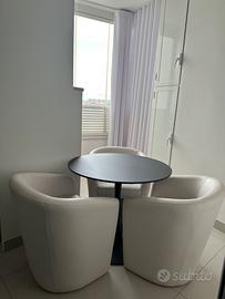 PRIVATO:- Poltroncine in pelle Bianche.
