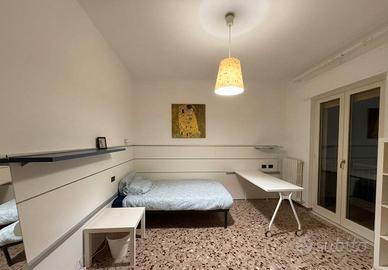 Stanza a due passi dal policlinico