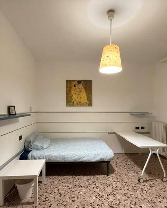 Stanza a due passi dal policlinico