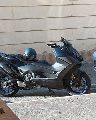 Yamaha T-max 560