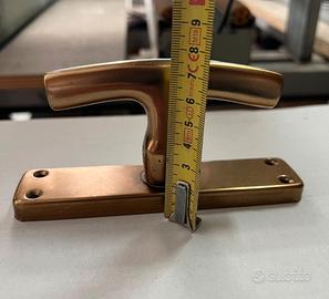 Maniglie per finestre in legno