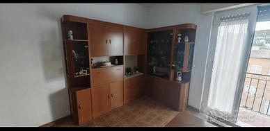 Soggiorno, tavolo allungabile  e 6 sedie.