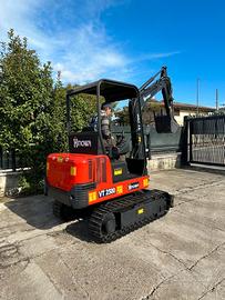 E155 Escavatore 24 q Hinowa VT2500 allargabile