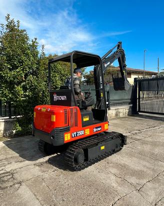 E155 Escavatore 24 q Hinowa VT2500 allargabile