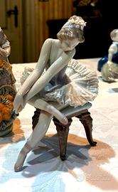 Lladró Ballerina seduta su sedia