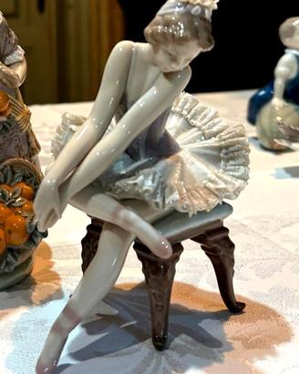 Lladró Ballerina seduta su sedia