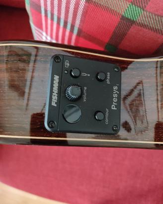 Chitarra classica Salvatore Cortez amplificata