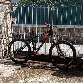 ENDURO 160mm di sospensioni Fox