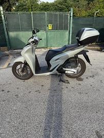 Honda sh 125cc.