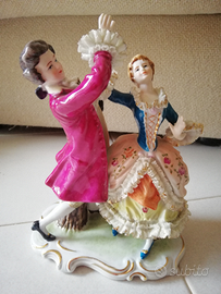 Dama e damerino in porcellana vintage