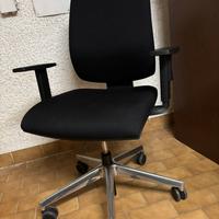 Sedia da ufficio con ruote regolabile