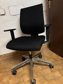 Sedia da ufficio con ruote regolabile