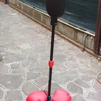 boxe,per allenamento con due paia di guantoni 