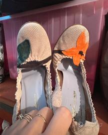 Scarpa modello ballerina con zeppa