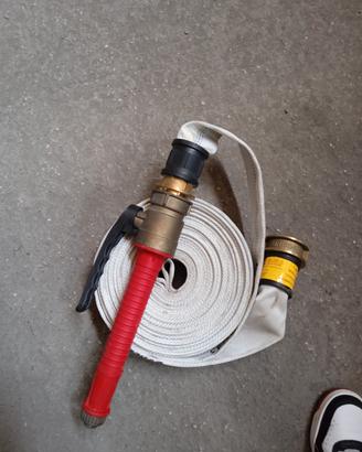 Idrante completo di lancia 