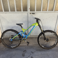 Mondraker Summum Dh
