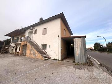 3 LOCALI A LARIANO