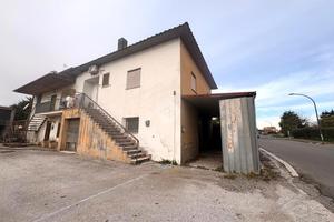 3 LOCALI A LARIANO