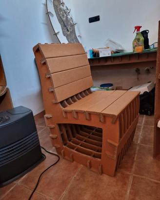 sedia in cartone compresso