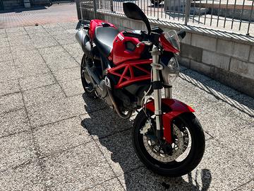 Ducati Monster 696