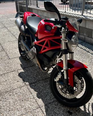 Ducati Monster 696