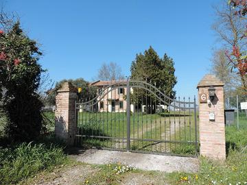 Casale ristrutturato con 7500m2 di terreno