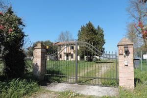 Casale ristrutturato con 7500m2 di terreno